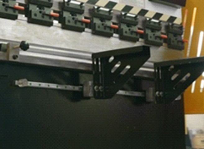 Front Material Support With LM Guide