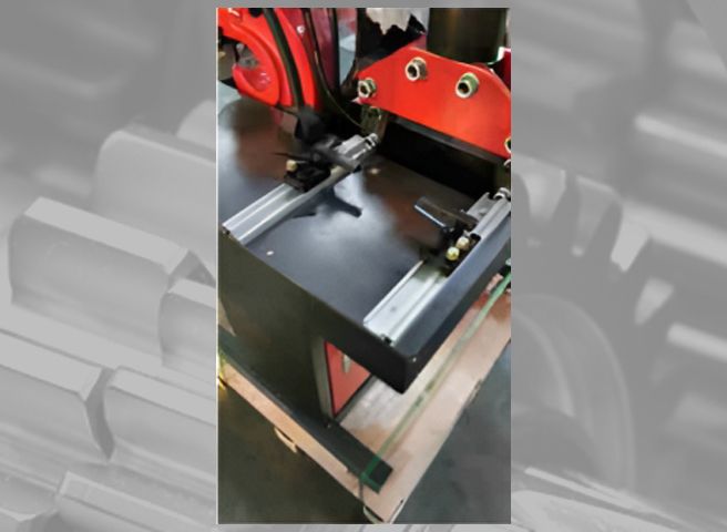 Scale (Back Gauge) Provided For Shearing Unit